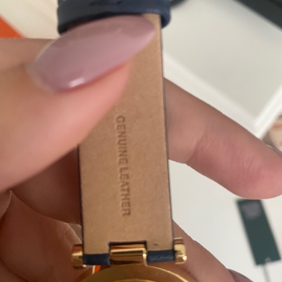 Tory Burch Navy Leather watch - Picture 3 of 3